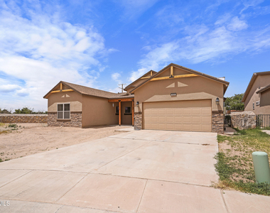 618 Rafael Marmolejo Street - Photo Thumbnail 1