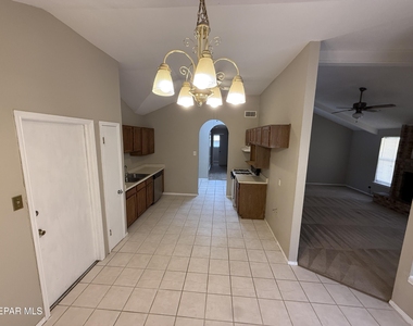 741 Villa Vanessa Drive - Photo Thumbnail 4