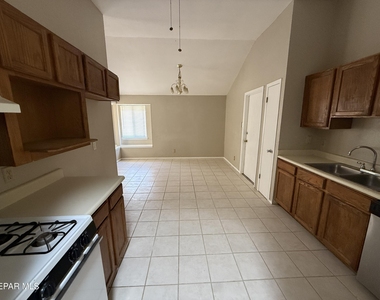 741 Villa Vanessa Drive - Photo Thumbnail 2