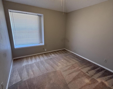 741 Villa Vanessa Drive - Photo Thumbnail 11