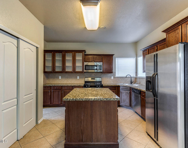 11296 Bullseye Street - Photo Thumbnail 8