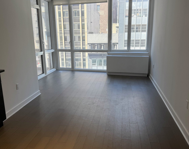 East 32nd St & 5th Ave - Photo Thumbnail 10