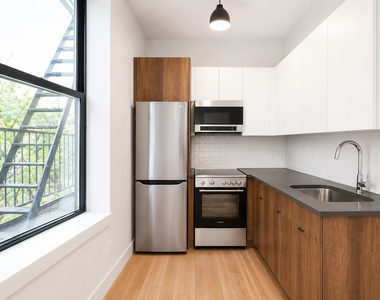 483 Evergreen Avenue - Photo Thumbnail 1