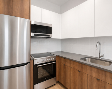 483 Evergreen Avenue - Photo Thumbnail 2