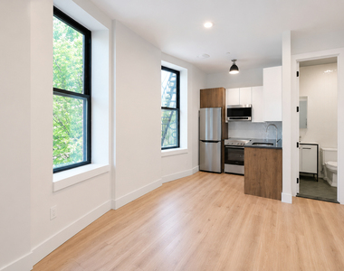 483 Evergreen Avenue - Photo Thumbnail 3
