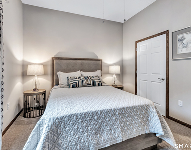 101 Oakview Drive - Photo Thumbnail 9