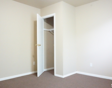 136 Sherman Street - Photo Thumbnail 17