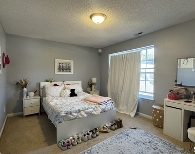 3409 Whitney Avenue - Photo Thumbnail 16
