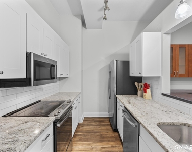 196 Crown Street - Photo Thumbnail 2
