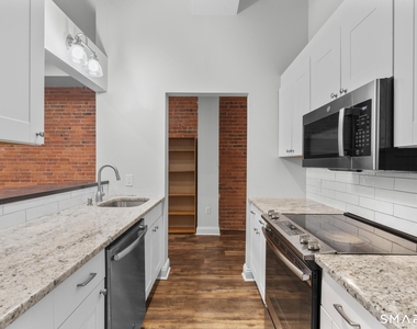 196 Crown Street - Photo Thumbnail 4