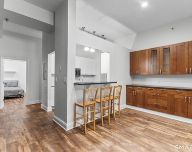 196 Crown Street - Photo Thumbnail 7