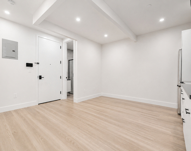 727 Dekalb Avenue - Photo Thumbnail 2