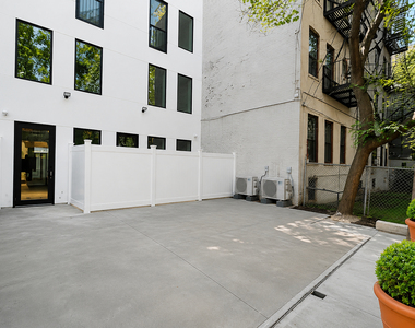 727 Dekalb Avenue - Photo Thumbnail 5