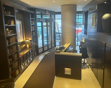 East 71st Street - Photo Thumbnail 17