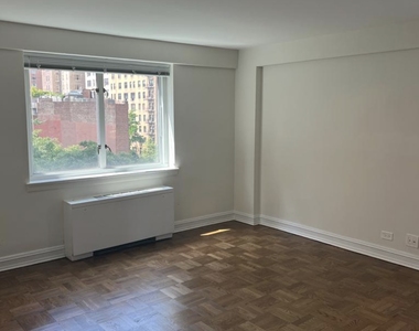 East 71st Street - Photo Thumbnail 7