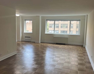 East 71st Street - Photo Thumbnail 9