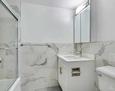 East 71st Street - Photo Thumbnail 12