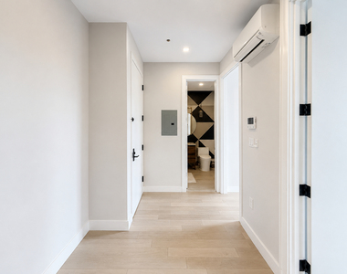 978 Kent Avenue - Photo Thumbnail 4