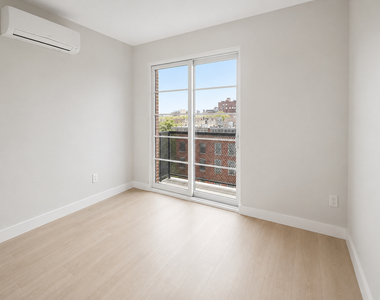 978 Kent Avenue - Photo Thumbnail 2