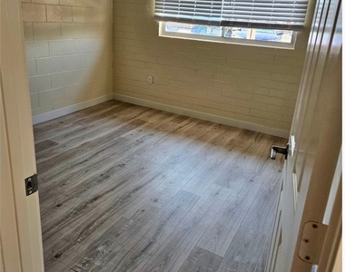 820 A Avenue - Photo Thumbnail 10