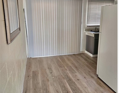 820 A Avenue - Photo Thumbnail 9