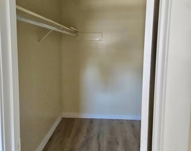 820 A Avenue - Photo Thumbnail 11