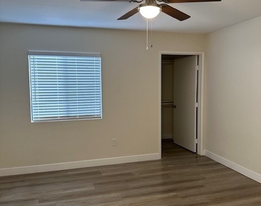 950 Seven Hills Dr. - Photo Thumbnail 5