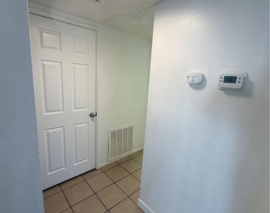 1405 Vegas Valley Drive - Photo Thumbnail 14