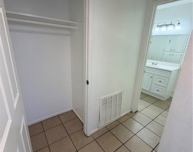 1405 Vegas Valley Drive - Photo Thumbnail 22