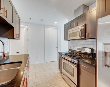 4575 Dean Martin Drive - Photo Thumbnail 16