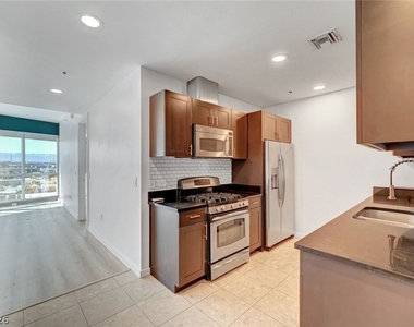 4575 Dean Martin Drive - Photo Thumbnail 12