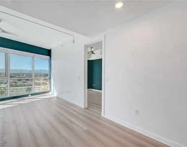 4575 Dean Martin Drive - Photo Thumbnail 7