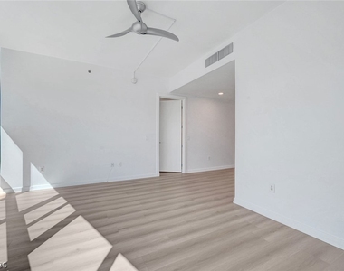 4575 Dean Martin Drive - Photo Thumbnail 2