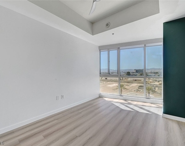 4575 Dean Martin Drive - Photo Thumbnail 21