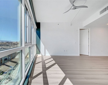 4575 Dean Martin Drive - Photo Thumbnail 6