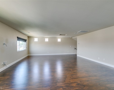 6038 Belvedere Canyon Avenue - Photo Thumbnail 35