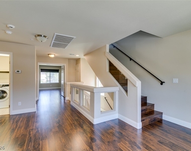 6038 Belvedere Canyon Avenue - Photo Thumbnail 8