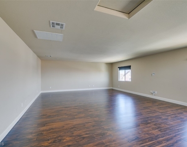 6038 Belvedere Canyon Avenue - Photo Thumbnail 30