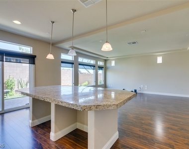 6038 Belvedere Canyon Avenue - Photo Thumbnail 12