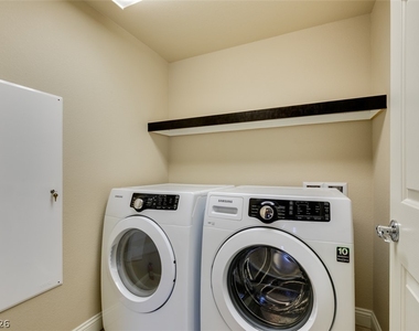 6038 Belvedere Canyon Avenue - Photo Thumbnail 23
