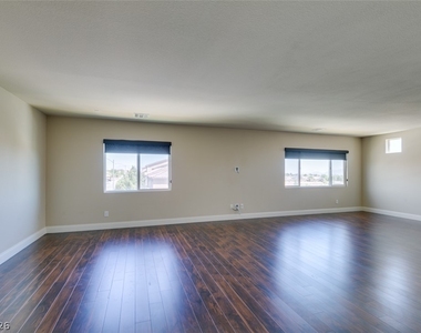 6038 Belvedere Canyon Avenue - Photo Thumbnail 36