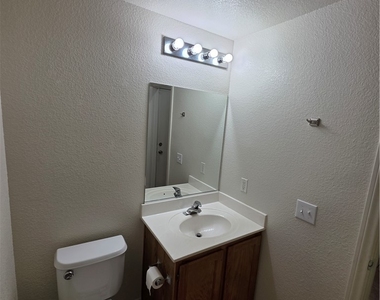 10021 Via Toro Avenue - Photo Thumbnail 63