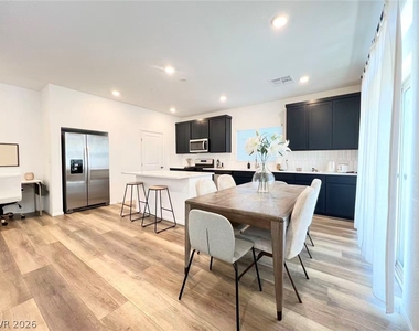 5888 Becklow Gardens Avenue - Photo Thumbnail 11