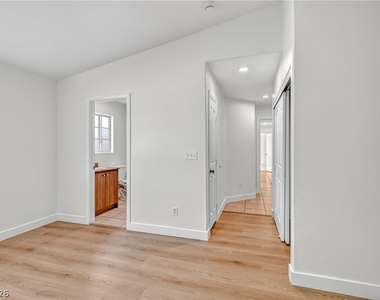 3037 Aloha Avenue - Photo Thumbnail 13