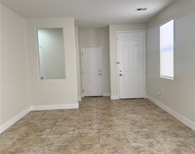 5352 Magnolia Crossing Street - Photo Thumbnail 4