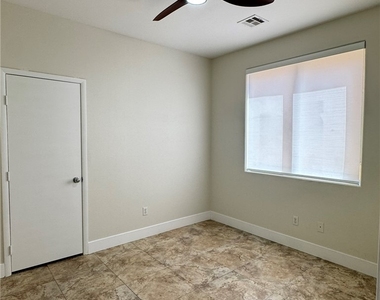 5352 Magnolia Crossing Street - Photo Thumbnail 3