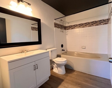 6233 Ilanos Lane - Photo Thumbnail 9