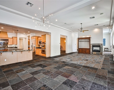 7109 Via Campanile Avenue - Photo Thumbnail 11