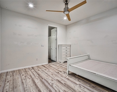 7109 Via Campanile Avenue - Photo Thumbnail 22