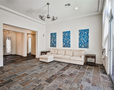 7109 Via Campanile Avenue - Photo Thumbnail 8
